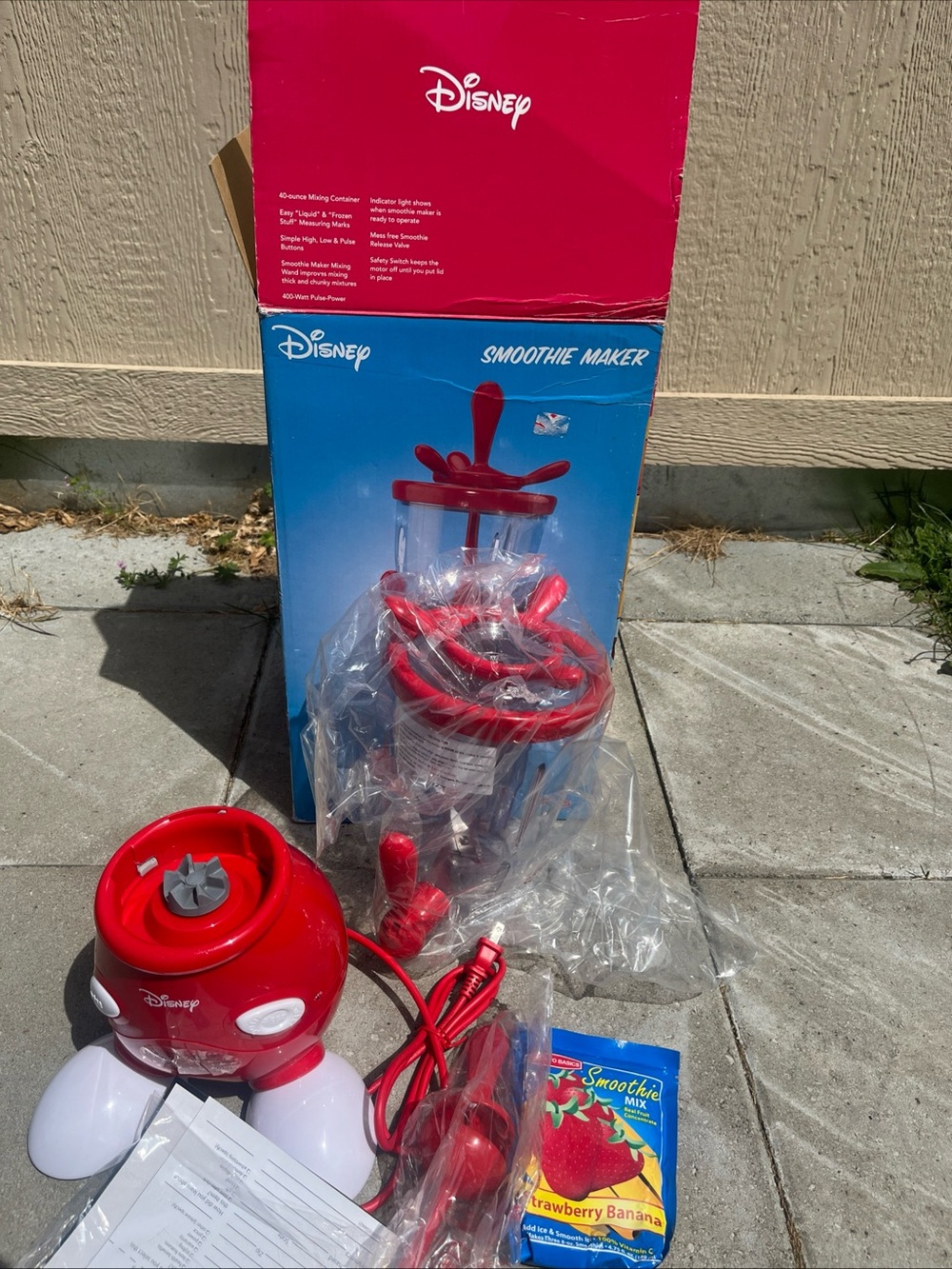 Disney Red and White Smoothie Maker with Accessories